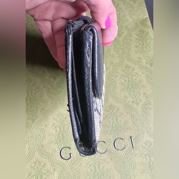 Authentic GUCCI wallet - Picture 9 of 9